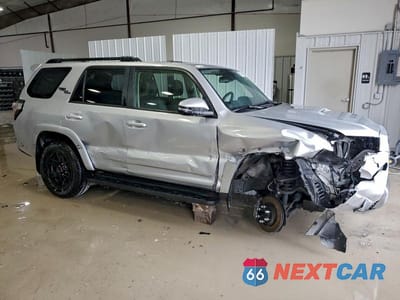 Czwarte zdjęcie samochodu z boku: 2024 TOYOTA 4RUNNER TRD OFF-ROAD PREMIUM VIN:JTERU5JR5R6294314 - miniatura