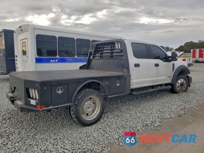 Trzecie zdjęcie samochodu z tyłu: 2022 FORD F450 FLATBED TRUCK VIN:1FT8W4DT1NEE75597 - miniatura