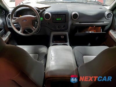 Zdjęcie 8 z 12 samochodu: 2003 FORD EXPEDITION XLT VIN:1FMPU16W53LC28711 - miniatura