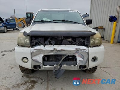 Piąte zdjęcie samochodu w środku: 2005 NISSAN TITAN XE VIN:1N6AA07B55N522123 - miniatura