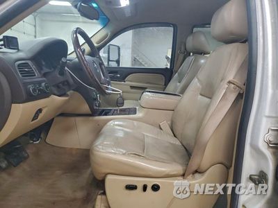 Zdjęcie 7 z 13 samochodu: 2011 GMC SIERRA K3500 DENALI VIN:1GT426C87BF150879 - miniatura
