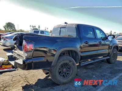 Trzecie zdjęcie samochodu z tyłu: 2021 TOYOTA TACOMA DOUBLE CAB VIN:5TFCZ5AN5MX251944 - miniatura