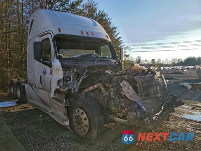 2018 FREIGHTLINER CASCADIA 126 SEMI TRUCK 3AKJHHDR2JSJX4668 - główne zdjęcie licytacji z USA - miniatura