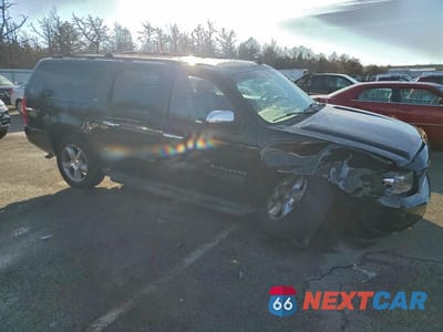 Czwarte zdjęcie samochodu z boku: 2012 CHEVROLET SUBURBAN K1500 LT VIN:1GNSKJE73CR326705 - miniatura