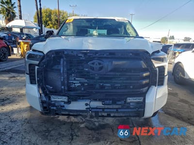 Piąte zdjęcie samochodu w środku: 2024 TOYOTA TUNDRA CREWMAX LIMITED VIN:5TFWC5DB6RX079625 - miniatura