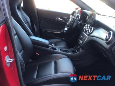 Piąte zdjęcie samochodu w środku: 2018 MERCEDES-BENZ CLA 250 4MATIC VIN:WDDSJ4GB7JN540444 - miniatura