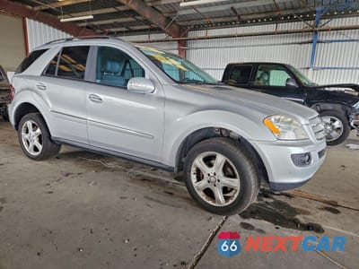 Czwarte zdjęcie samochodu z boku: 2008 MERCEDES-BENZ ML 350 VIN:4JGBB86E78A355558 - miniatura