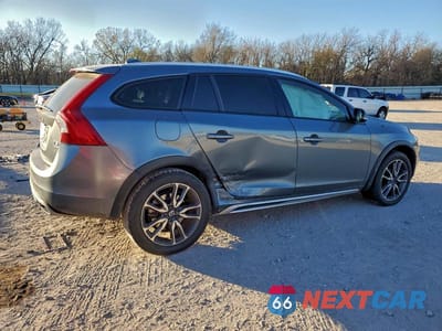 Trzecie zdjęcie samochodu z tyłu: 2017 VOLVO V60 CROSS COUNTRY PREMIER VIN:YV440MWK6H1036067 - miniatura