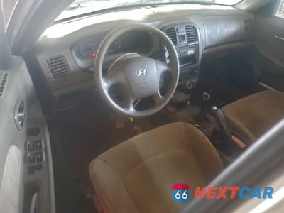 Zdjęcie 8 z 12 samochodu: 2005 HYUNDAI SONATA GL VIN:KMHWF25S25A204097 - miniatura