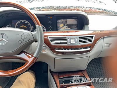 Zdjęcie 9 z 10 samochodu: 2010 MERCEDES-BENZ S 550 VIN:WDDNG7BB8AA314523 - miniatura