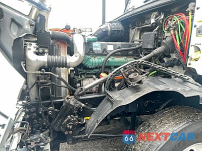 Zdjęcie 7 z 12 samochodu: 2014 VOLVO VN VNL VIN:4V4NC9EH1EN167370 - miniatura