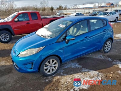 2013 FORD FIESTA SE 3FADP4EJ8DM175949 - główne zdjęcie licytacji z USA - miniatura
