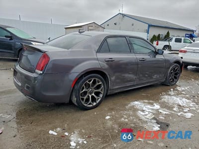 Trzecie zdjęcie samochodu z tyłu: 2018 CHRYSLER 300 S VIN:2C3CCABG0JH266656 - miniatura
