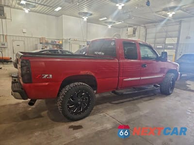 Trzecie zdjęcie samochodu z tyłu: 2004 GMC NEW SIERRA K1500 VIN:2GTEK19T441380134 - miniatura