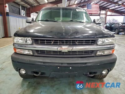 Piąte zdjęcie samochodu w środku: 2004 CHEVROLET SUBURBAN K1500 VIN:3GNFK16T64G138601 - miniatura