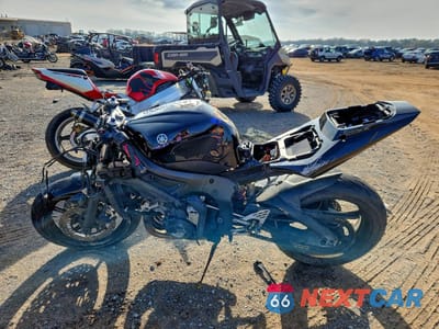 Trzecie zdjęcie samochodu z tyłu: 2005 YAMAHA YZFR6 L VIN:JYARJ06E85A020453 - miniatura