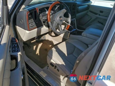 Zdjęcie 8 z 12 samochodu: 2005 CADILLAC ESCALADE ESV VIN:3GYFK66N35G232227 - miniatura