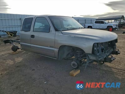 Czwarte zdjęcie samochodu z boku: 2002 CHEVROLET SILVERADO C1500 VIN:2GCEC19V721407967 - miniatura