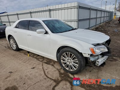 Czwarte zdjęcie samochodu z boku: 2014 CHRYSLER 300 VIN:2C3CCARG2EH316050 - miniatura