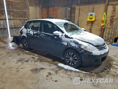 Czwarte zdjęcie samochodu z boku: 2009 NISSAN VERSA S VIN:3N1BC13E49L405813 - miniatura
