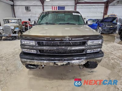 Piąte zdjęcie samochodu w środku: 2002 CHEVROLET SILVERADO K1500 VIN:2GCEK19T921330150 - miniatura