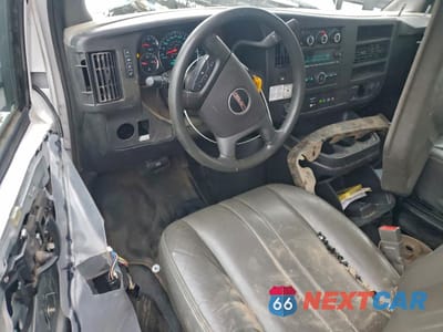 Zdjęcie 8 z 13 samochodu: 2022 GMC SAVANA G3500 - BOX TRUCK VIN:7GZ37TC78NN009562 - miniatura