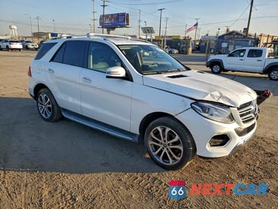 Czwarte zdjęcie samochodu z boku: 2017 MERCEDES-BENZ GLE 350 VIN:4JGDA5JB3HA921030 - miniatura