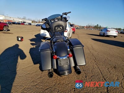 Czwarte zdjęcie samochodu z boku: 2010 HARLEY-DAVIDSON FLHX VIN:1HD1KB412AB624531 - miniatura