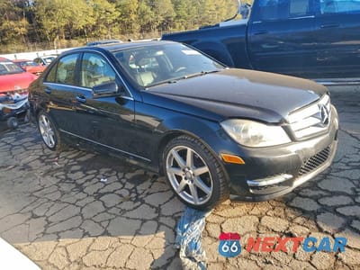 Czwarte zdjęcie samochodu z boku: 2014 MERCEDES-BENZ C 250 VIN:WDDGF4HB1EG254136 - miniatura