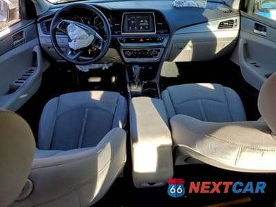 Zdjęcie 8 z 12 samochodu: 2019 HYUNDAI SONATA SE VIN:5NPE24AF0KH820403 - miniatura