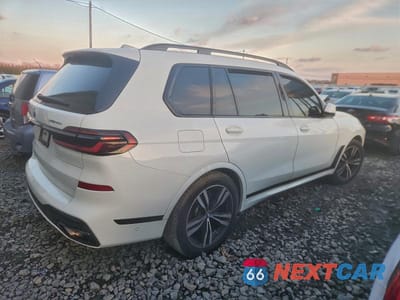 Trzecie zdjęcie samochodu z tyłu: 2024 BMW X7 XDRIVE40I VIN:5UX23EM01R9W04204 - miniatura