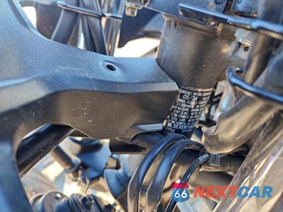 Zdjęcie 8 z 9 samochodu: 2024 KAWASAKI EX650 R VIN:ML5EXER18RDAD5653 - miniatura