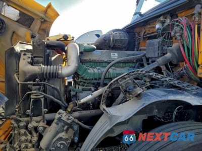 Zdjęcie 7 z 10 samochodu: 2016 VOLVO VNL SEMI TRUCK VIN:4V4NC9EH5GN944040 - miniatura