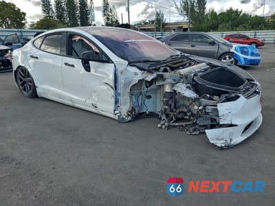 Czwarte zdjęcie samochodu z boku: 2022 TESLA MODEL S VIN:5YJSA1E61NF460155 - miniatura