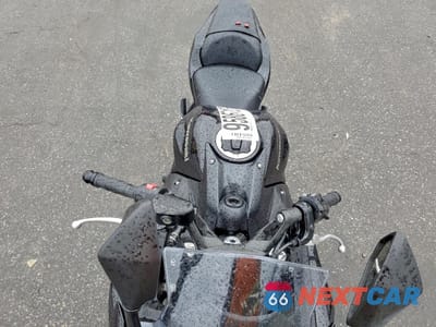 Piąte zdjęcie samochodu w środku: 2025 KAWASAKI EX650 R VIN:ML5EXER11SDAD7704 - miniatura