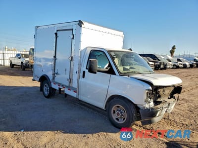 Czwarte zdjęcie samochodu z boku: 2023 GMC SAVANA CUTAWAY G3500 VIN:1GD07RF76P1155091 - miniatura