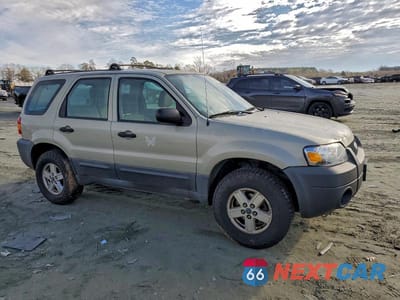 Czwarte zdjęcie samochodu z boku: 2005 FORD ESCAPE XLS VIN:1FMYU92ZX5KA88358 - miniatura