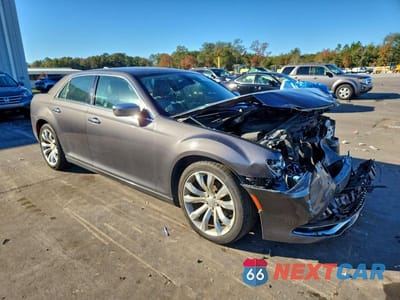 Czwarte zdjęcie samochodu z boku: 2020 CHRYSLER 300 LIMITED VIN:2C3CCAEG4LH102809 - miniatura