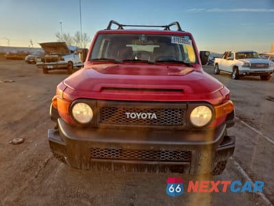 Piąte zdjęcie samochodu w środku: 2012 TOYOTA FJ CRUISER VIN:JTEBU4BF2CK130470 - miniatura