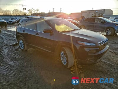 Czwarte zdjęcie samochodu z boku: 2018 JEEP CHEROKEE LATITUDE VIN:1C4PJLCB9JD557378 - miniatura