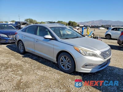 Czwarte zdjęcie samochodu z boku: 2015 HYUNDAI SONATA SE VIN:5NPE24AF2FH010373 - miniatura