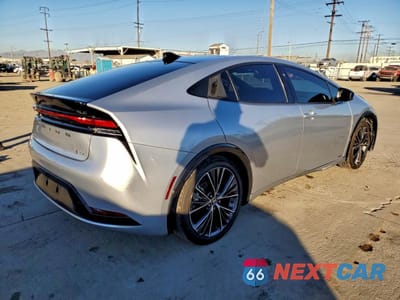 Trzecie zdjęcie samochodu z tyłu: 2023 TOYOTA PRIUS LE VIN:JTDADABU7P3006613 - miniatura