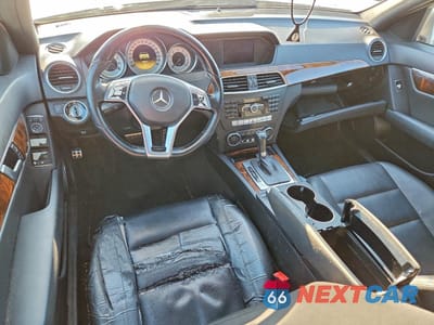 Zdjęcie 8 z 12 samochodu: 2012 MERCEDES-BENZ C 250 VIN:WDDGF4HB9CA621977 - miniatura