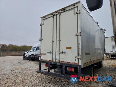 Trzecie zdjęcie samochodu z tyłu: 2019 ISUZU NPR HD REFRIGERATED BOX TRUCK VIN:54DC4W1B7KS803573 - miniatura