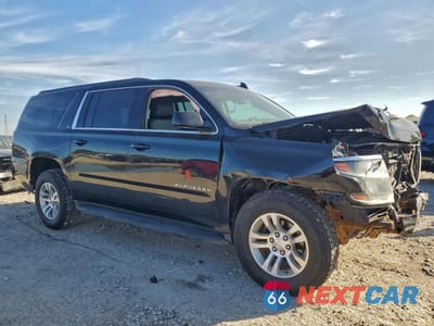 Czwarte zdjęcie samochodu z boku: 2019 CHEVROLET SUBURBAN K1500 LT VIN:1GNSKHKC8KR380901 - miniatura