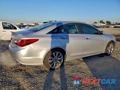 Trzecie zdjęcie samochodu z tyłu: 2013 HYUNDAI SONATA SE VIN:5NPEC4AC8DH781484 - miniatura