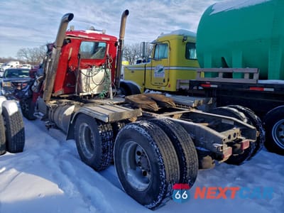 Trzecie zdjęcie samochodu z tyłu: 2015 INTERNATIONAL 9900I SEMI TRUCK VIN:3HSDMAPR5FN668304 - miniatura