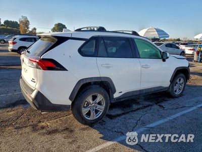 Trzecie zdjęcie samochodu z tyłu: 2024 TOYOTA RAV4 LE VIN:JTMMWRFV2RD215733 - miniatura