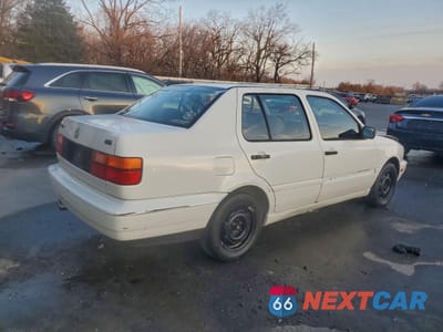 Trzecie zdjęcie samochodu z tyłu: 1998 VOLKSWAGEN JETTA GL VIN:3VWRA81H6WM107693 - miniatura