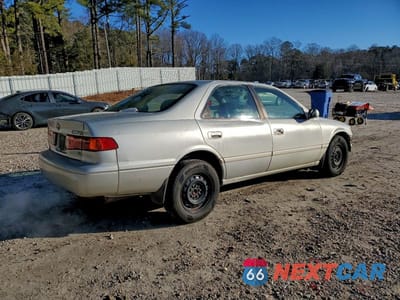 Trzecie zdjęcie samochodu z tyłu: 2000 TOYOTA CAMRY LE V6 VIN:4T1BF28K9YU094954 - miniatura